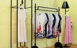 Стійки для одягу
