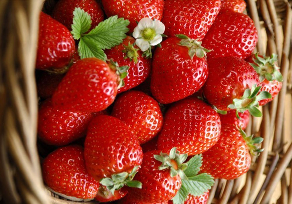  Недорого Столи Стіл журнальний скляний "Прямокутний Strawberry" 43х70 Діана