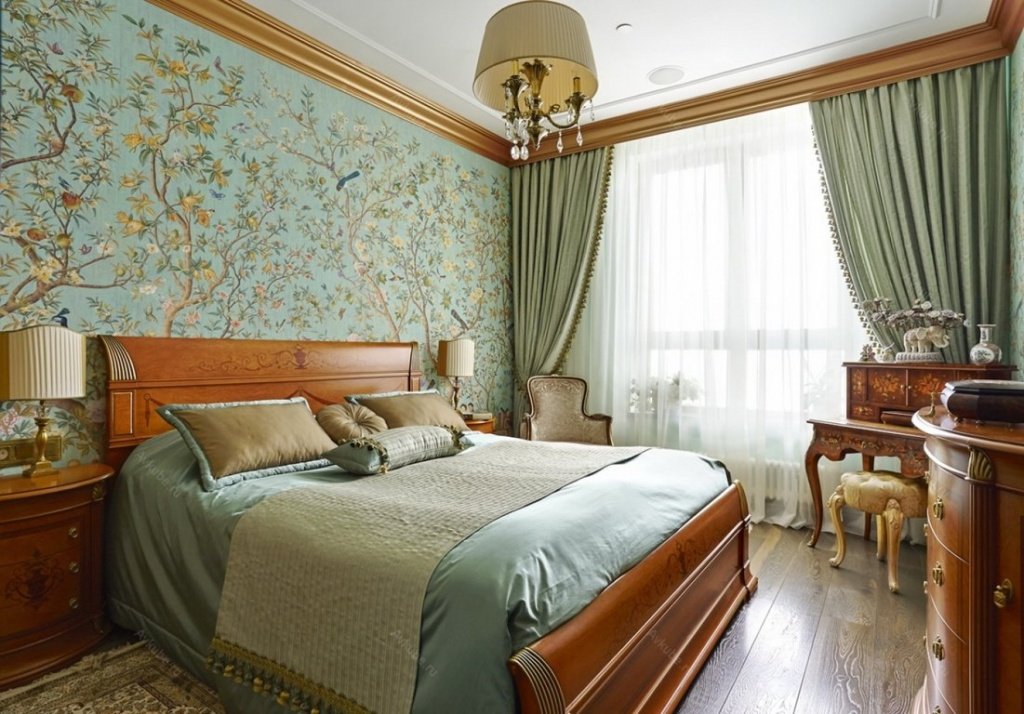 зеленый интерьер спальни в классическом стиле