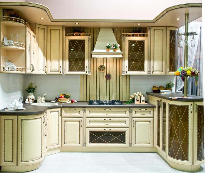 Дверцы шкафчиков кухонного гарнитура могут быть сделаны из дерева и стекла