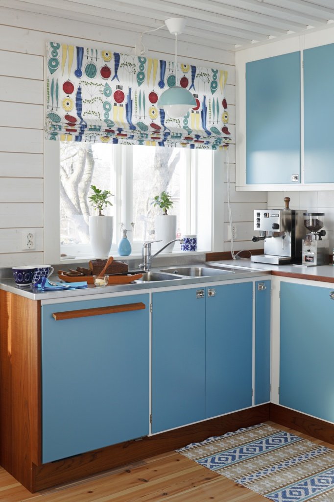 блакитна кухня в стилі ретро