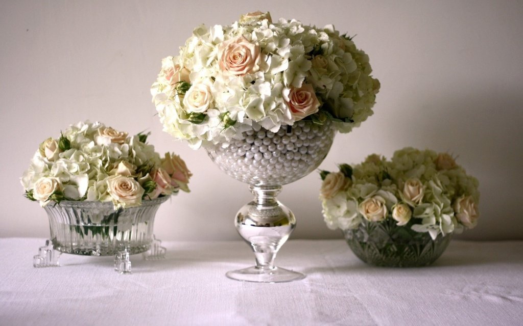 ваза с цветами в классическом стиле