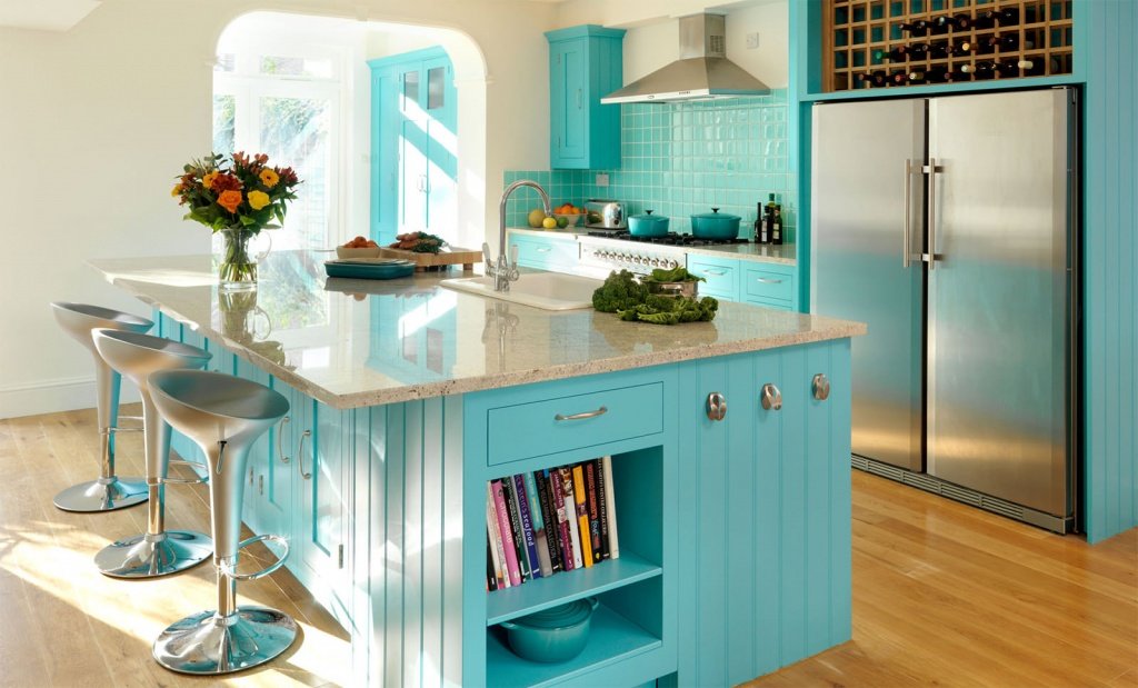 інтер'єр кухні в бірюзовому кольорі