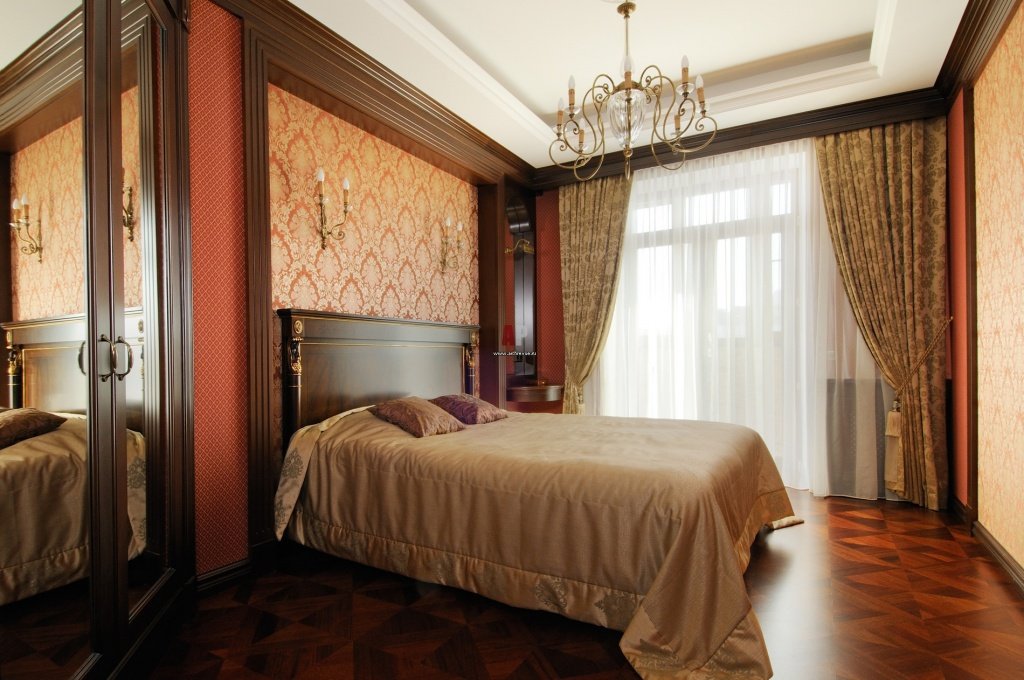  коричнева спальня в класичному стилі 